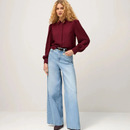 Blusa em Crepe com Botão e Manga Bufante