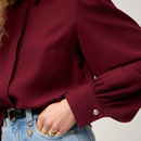 Blusa em Crepe com Botão e Manga Bufante