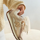 Tênis Feminino New Balance 204L